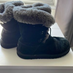 Black Uggs boots with grey  faux fur size 3